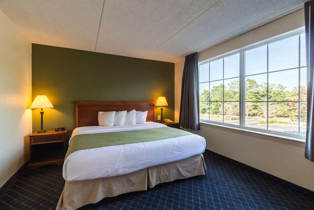 Quality Inn & Suites | 943 S High St, West Chester, PA 19382 | Phone: (610) 692-1900