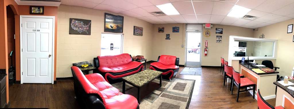 Xpress Cars & Trucks | 1695 Dixon St, Fredericksburg, VA 22401 | Phone: (540) 373-8888