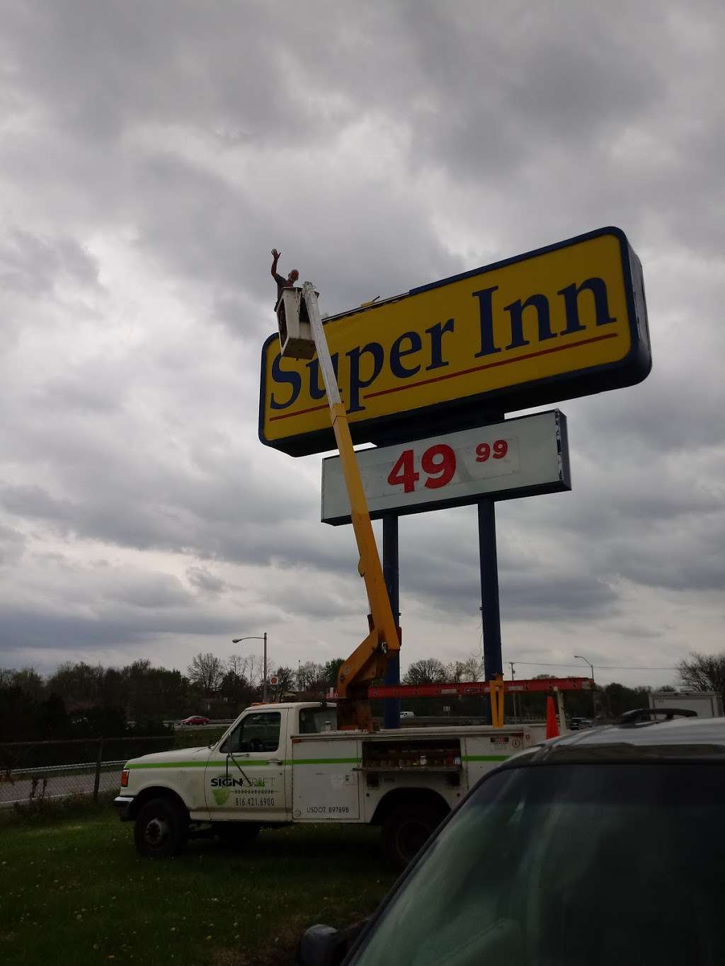 Super Inn | 1600 NE Parvin Rd, Kansas City, MO 64116, USA | Phone: (816) 453-5210