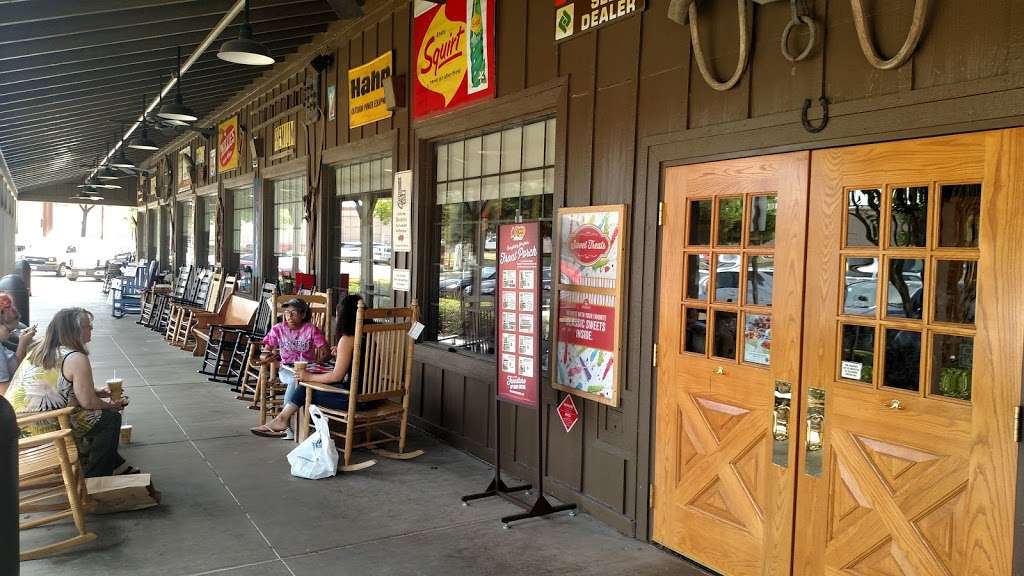 Cracker Barrel Old Country Store | 1421 N Beckley Ave, DeSoto, TX 75115, USA | Phone: (972) 224-3004