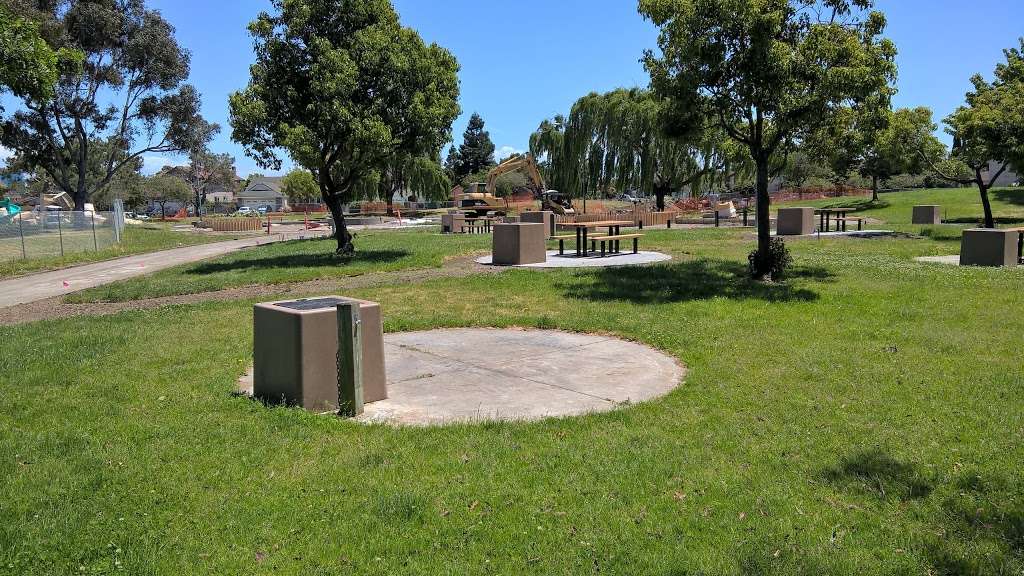 Laurie Meadows Park | 111 Laurie Meadows Dr, San Mateo, CA 94403 | Phone: (650) 522-7434