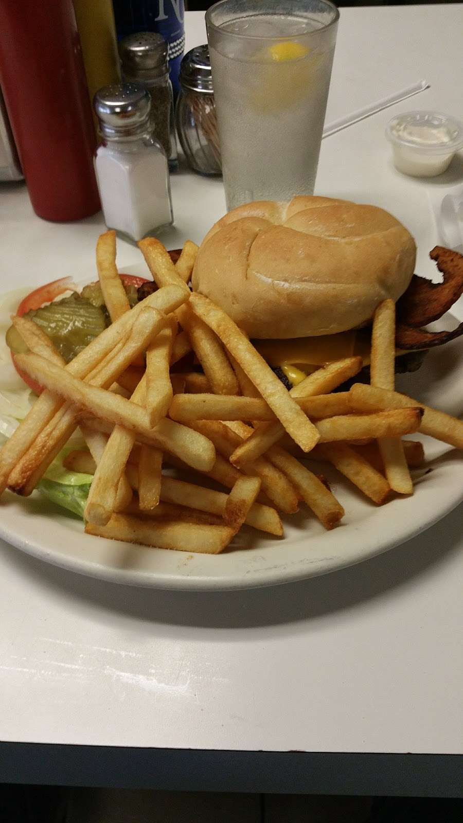 Leeds Diner | 6422 Stadium Dr, Kansas City, MO 64129 | Phone: (816) 861-5333