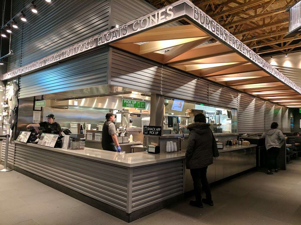 Shake Shack | 252 S Brand Blvd, Glendale, CA 91204, USA | Phone: (818) 858-1612