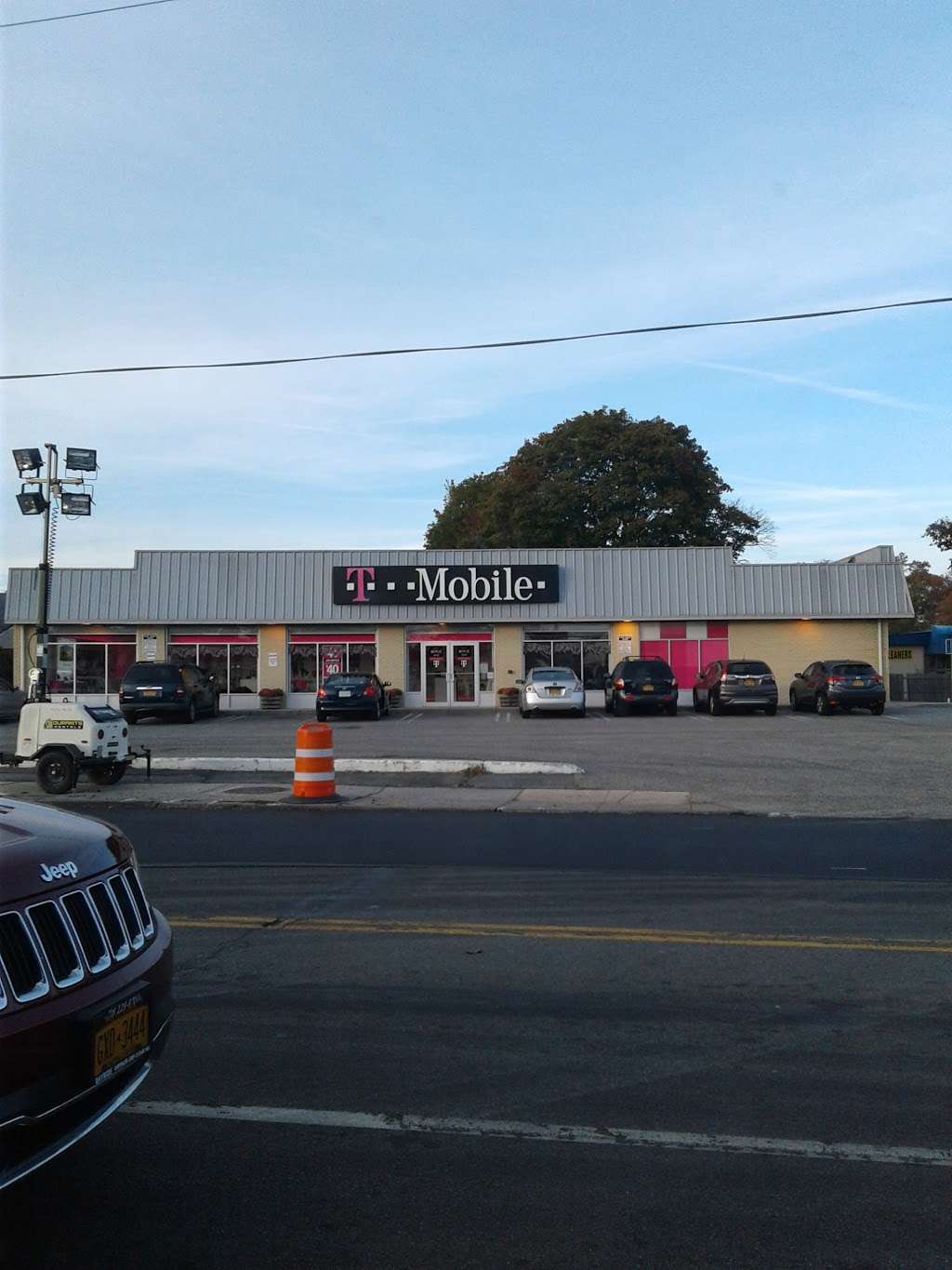 T-Mobile | 590 Hempstead Turnpike, West Hempstead, NY 11552 | Phone: (516) 489-0475