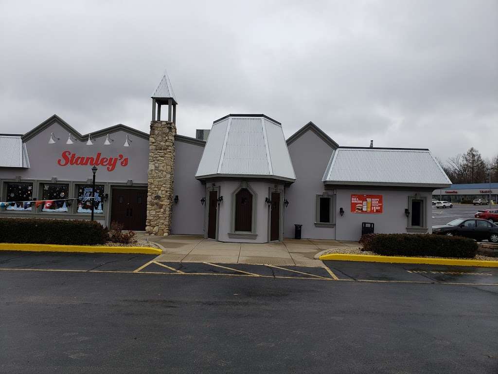 Stanleys restaurant & Tavern 629 S 8th St, West Dundee, IL 60118, USA