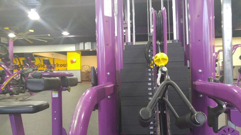 Planet Fitness | 4646 S Damen Ave, Chicago, IL 60609, USA | Phone: (773) 376-1010