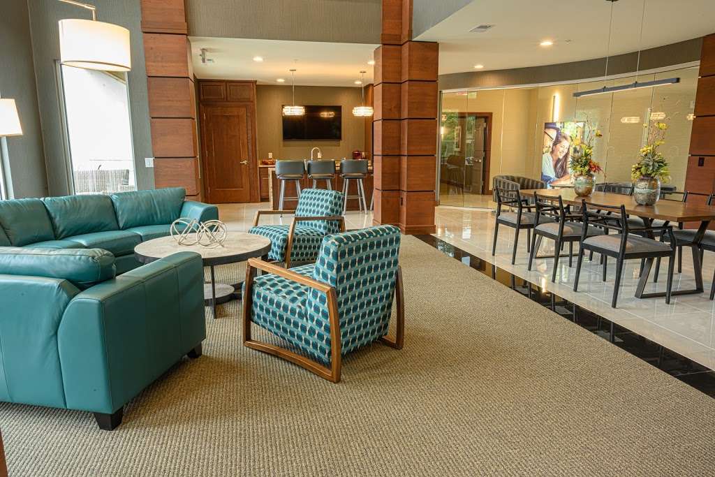 Poplar Creek Apartments | 20200 Poplar Creek Pkwy, Brookfield, WI 53045, USA | Phone: (262) 429-9266