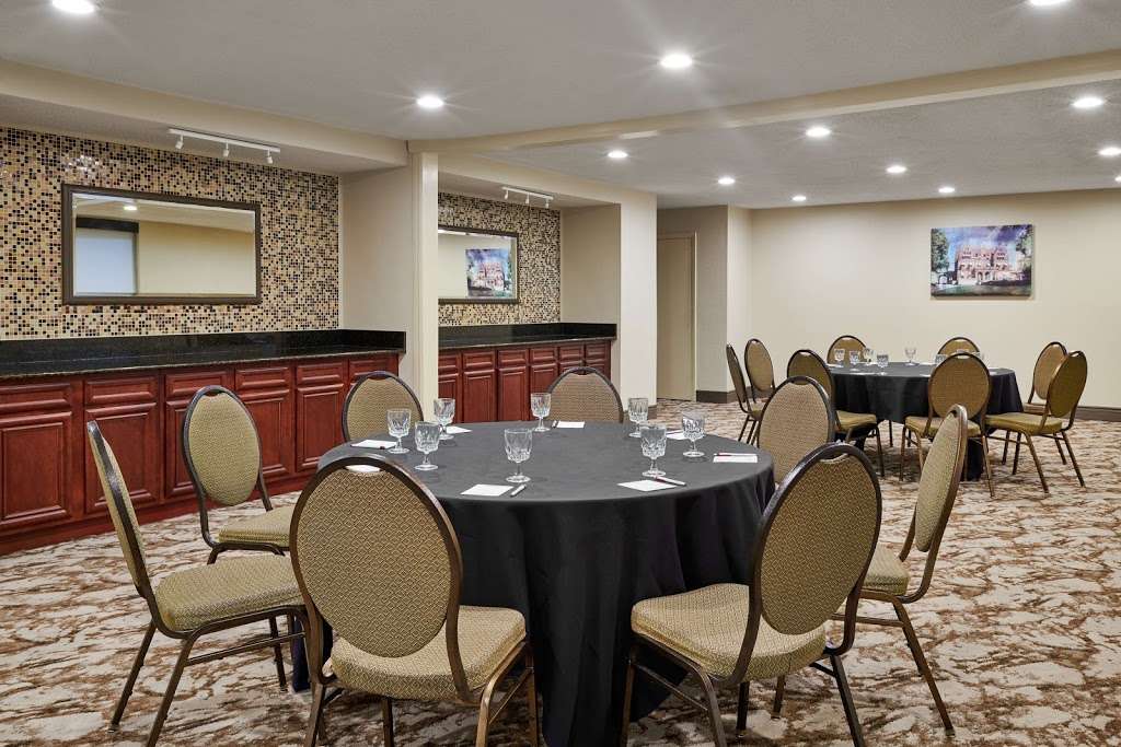 Best Western Plus Milwaukee Airport Hotel & Conference Center | 5105 S Howell Ave, Milwaukee, WI 53207, USA | Phone: (414) 769-2100