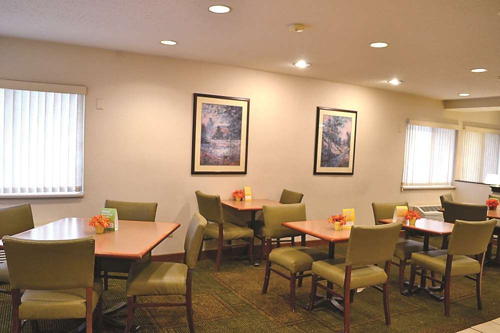 La Quinta Inn Pleasant Prairie Kenosha | 7540 118th Ave, Pleasant Prairie, WI 53158 | Phone: (262) 857-7911