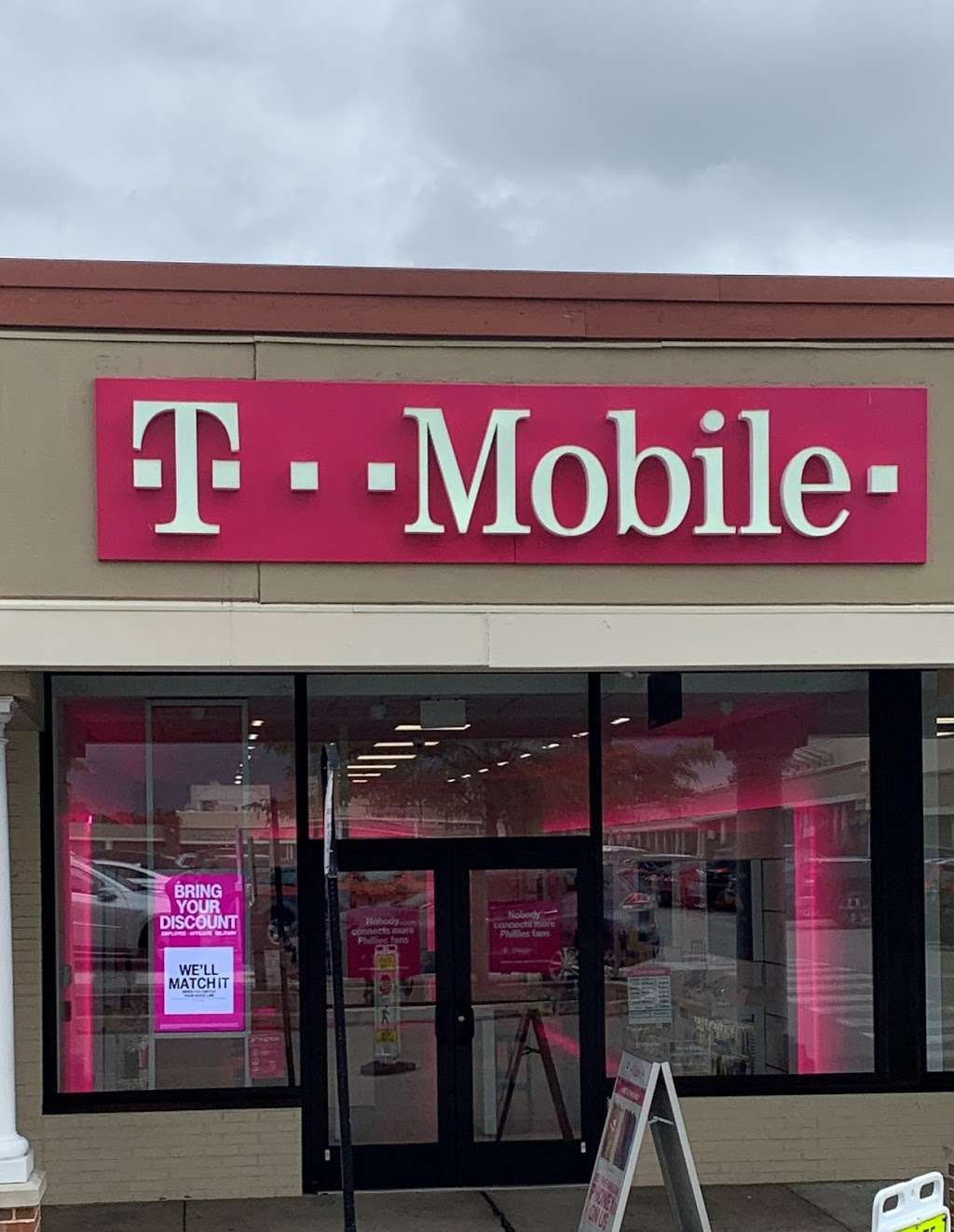 T-Mobile | 1991 Sproul Rd Space 38B, Broomall, PA 19008, USA | Phone: (610) 356-1928