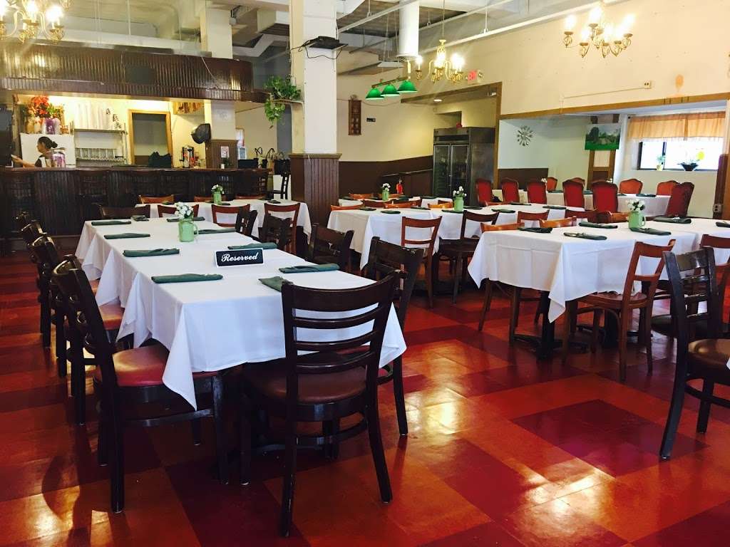 Restaurante Cristiano Jireh | 2411, 1704 Gough St, Baltimore, MD 21231, USA | Phone: (410) 522-1180