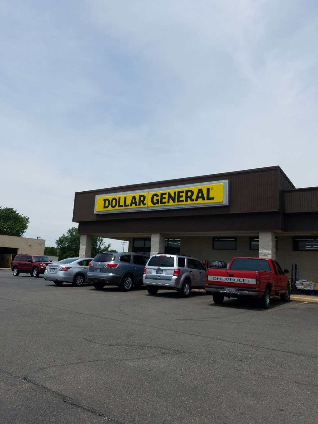 Dollar General | 2000 W Main St, Greenfield, IN 46140, USA | Phone: (317) 467-6381