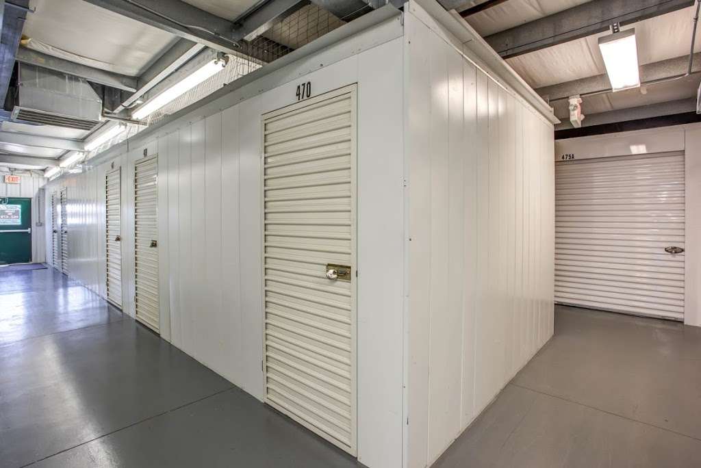 Metro Self Storage | 880 E Rollins Rd, Round Lake Beach, IL 60073, USA | Phone: (847) 752-5401