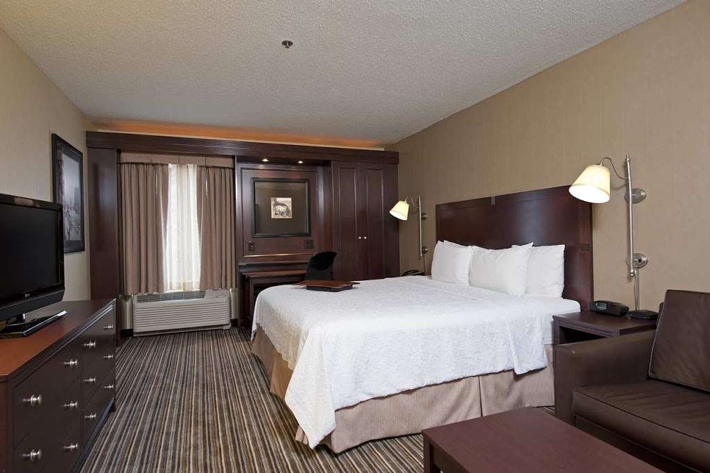 Hampton Inn & Suites Chicago/Lincolnshire | 1400 Milwaukee Ave, Lincolnshire, IL 60069, USA | Phone: (847) 478-1400