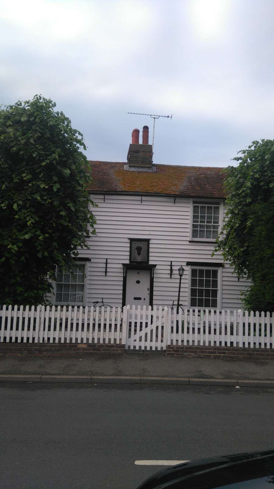 Charles Dickens honeymoon cottage | 1 Chalk Rd, Gravesend DA12 4XE, UK