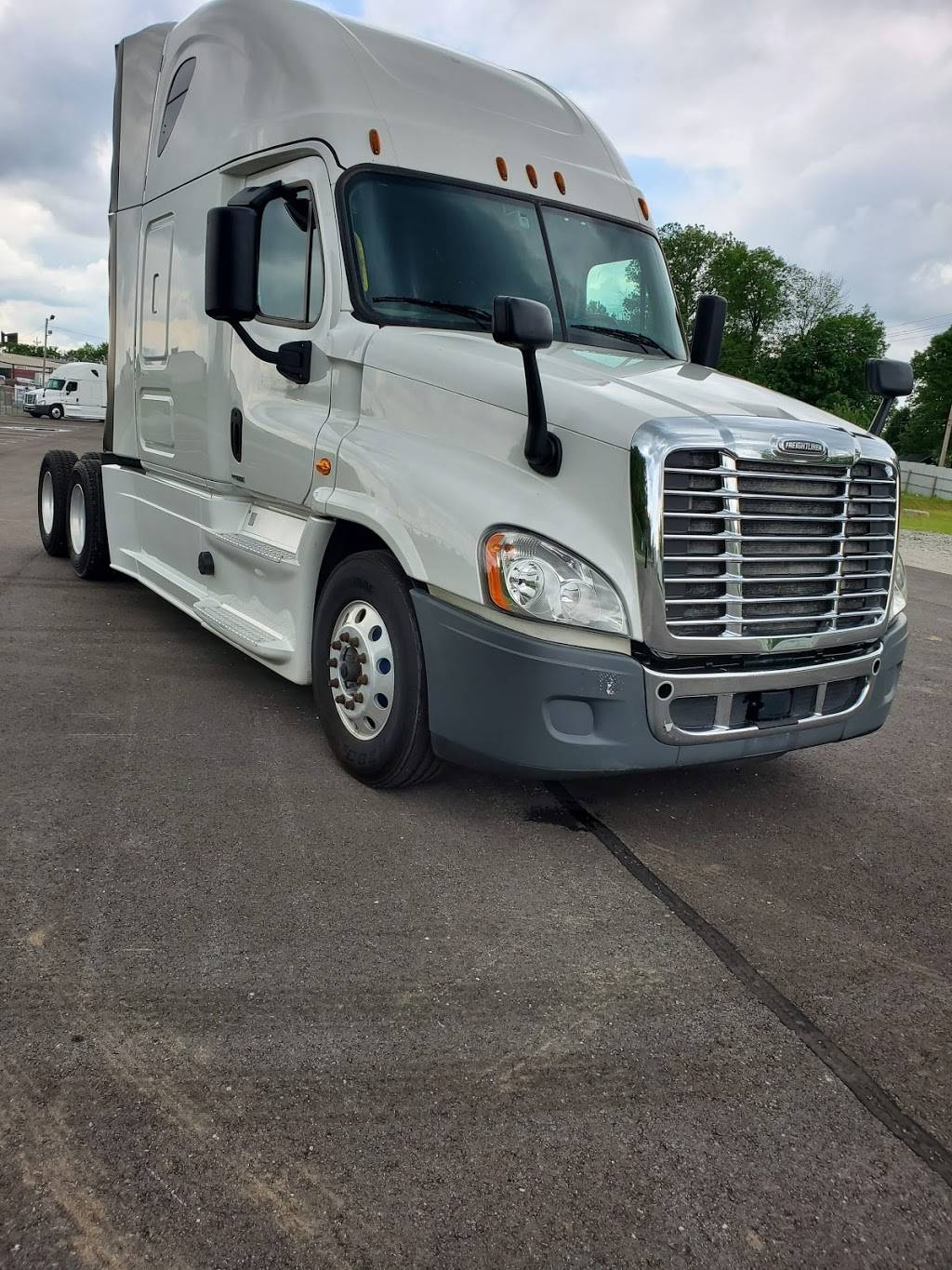 B&B Truck Sales | 1419 Truckers Blvd, Jeffersonville, IN 47130, USA | Phone: (812) 284-2741