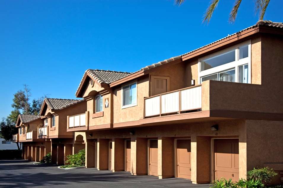 Las Palmas Apartment Community | 2598 Associated Rd, Fullerton, CA 92835, USA | Phone: (714) 870-4567