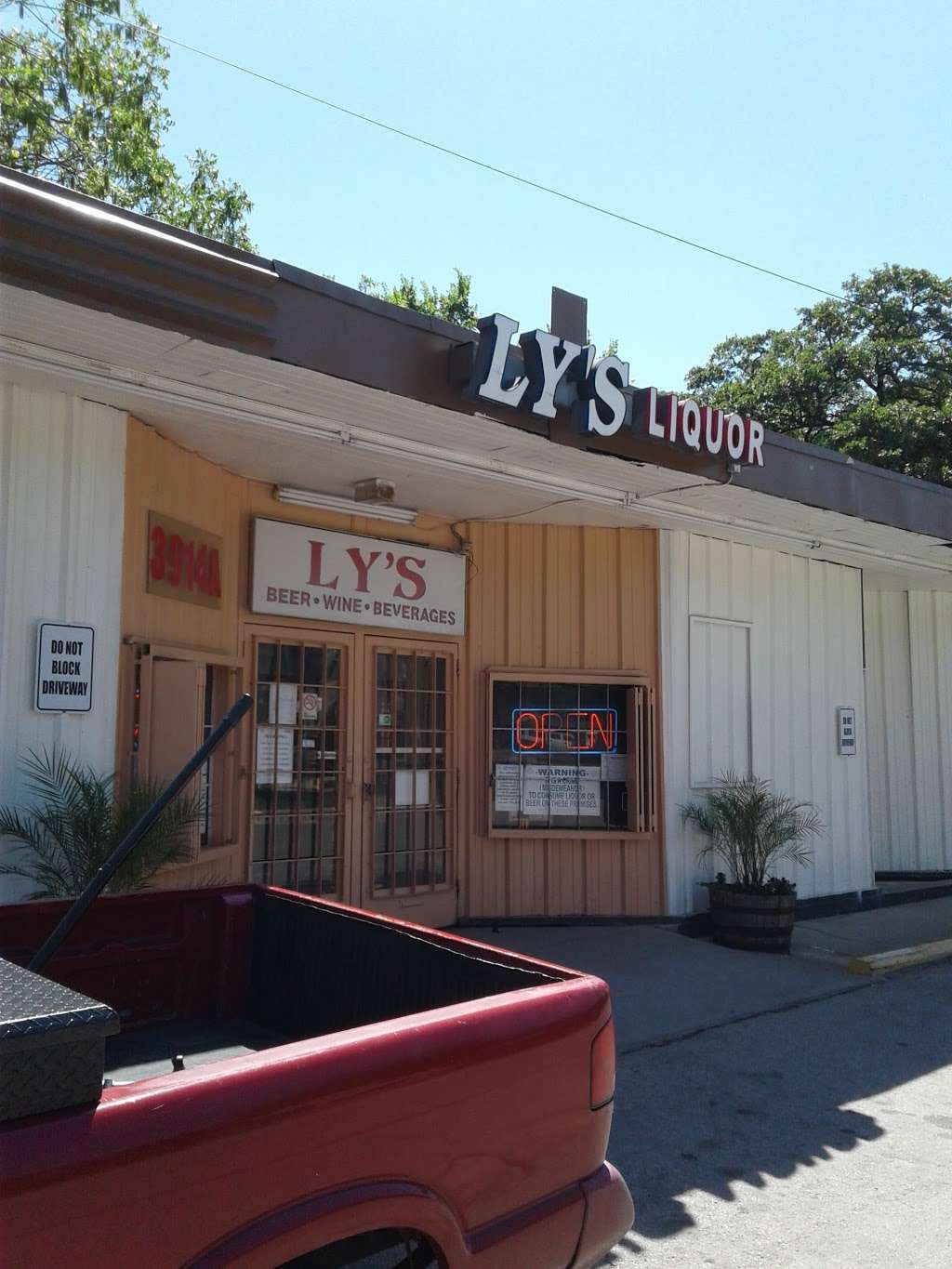 Lys Liquor | 3914 Navigation Blvd, Houston, TX 77003 | Phone: (713) 236-1931