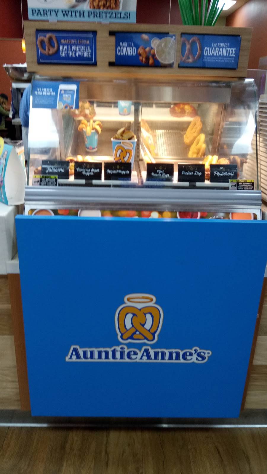 Auntie Annes Pretzels | 2448 Chesapeake Square Ring Rd, Chesapeake, VA 23321, USA | Phone: (757) 381-7775