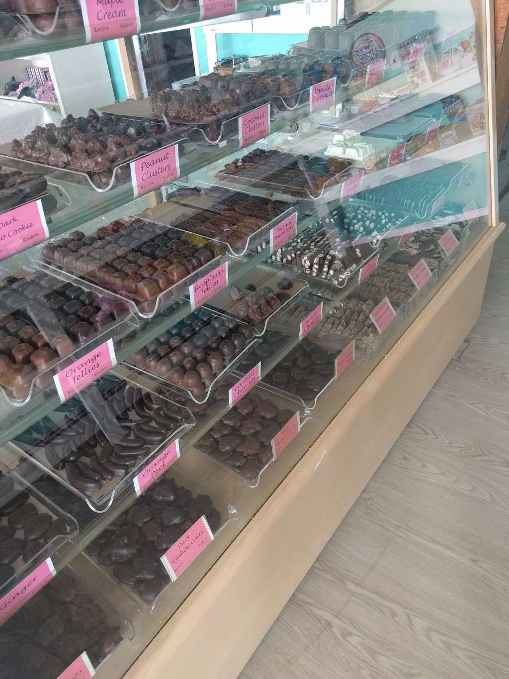 Lucilles Own-Make Candies | 4105 Long Beach Blvd, Beach Haven, NJ 08008, USA | Phone: (609) 494-3700