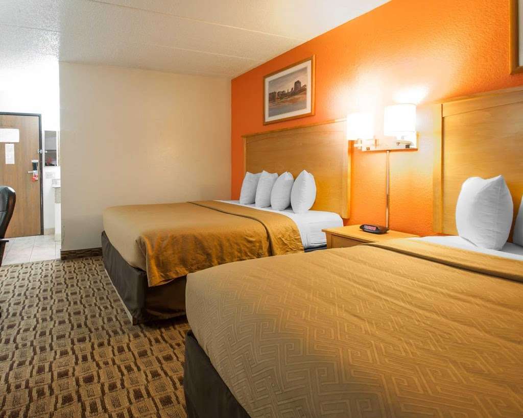 Econo Lodge Kansas City Downtown North | 2232 Taney St, Kansas City, MO 64116 | Phone: (816) 421-6000