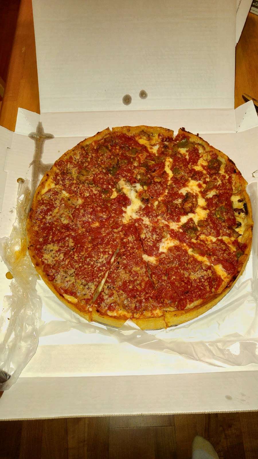 Lou Malnatis Pizzeria - Carry Out | 7125 W Gunnison St, Harwood Heights, IL 60706, USA | Phone: (708) 667-3500