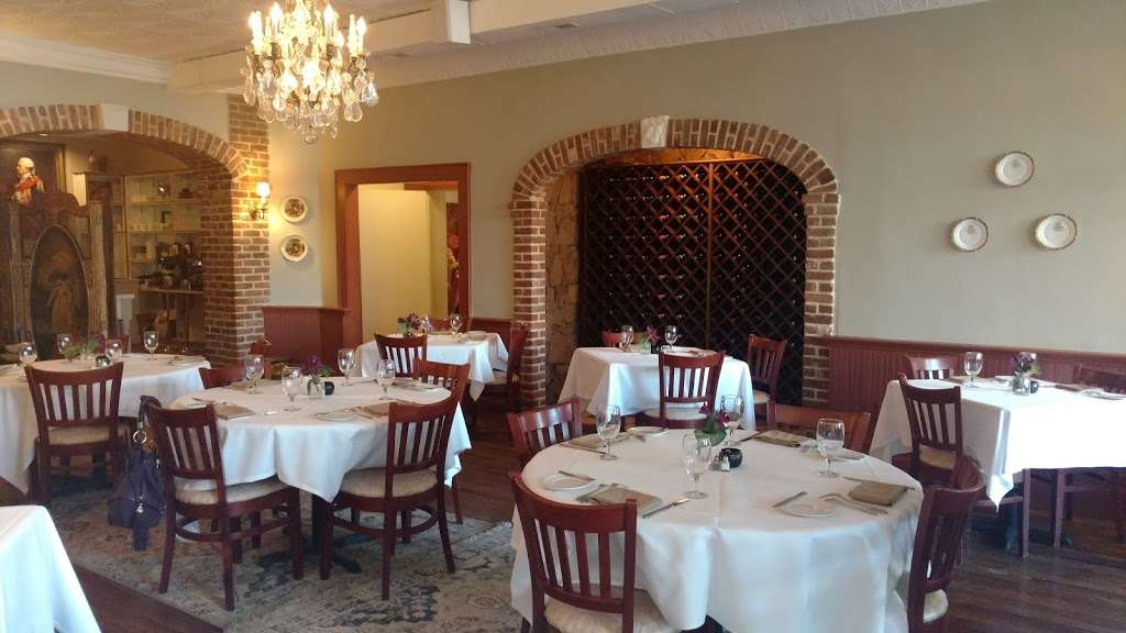 Restaurant Rochambeau | 115 S Main St, Gordonsville, VA 22942 | Phone: (540) 832-0130