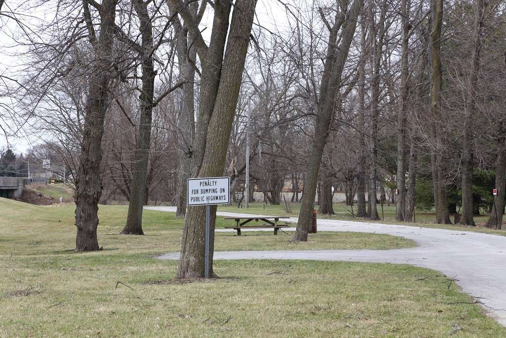 Roadside Park | 15719-15861 W Lincoln Ave, Hinckley, IL 60520