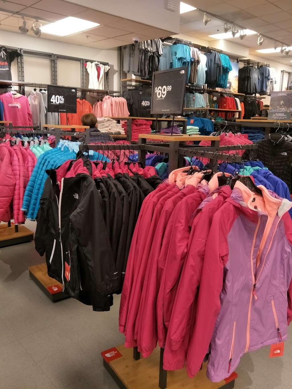 The North Face Outlet | 461 Evergreen Ct, Central Valley, NY 10917, USA | Phone: (845) 928-4900