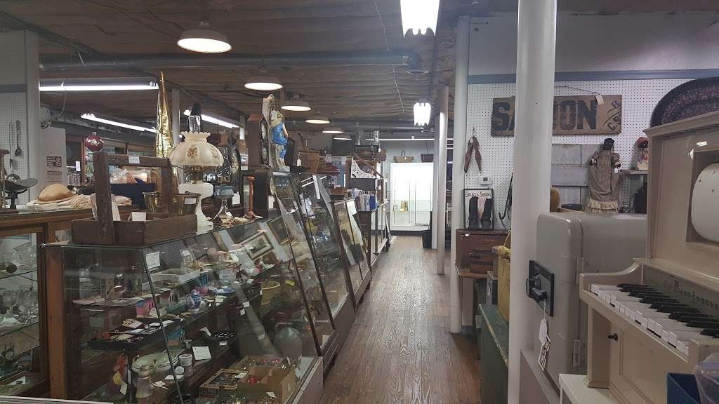 New Oxford Antique Center | 333 Lincoln Way W, New Oxford, PA 17350, USA | Phone: (717) 624-7787
