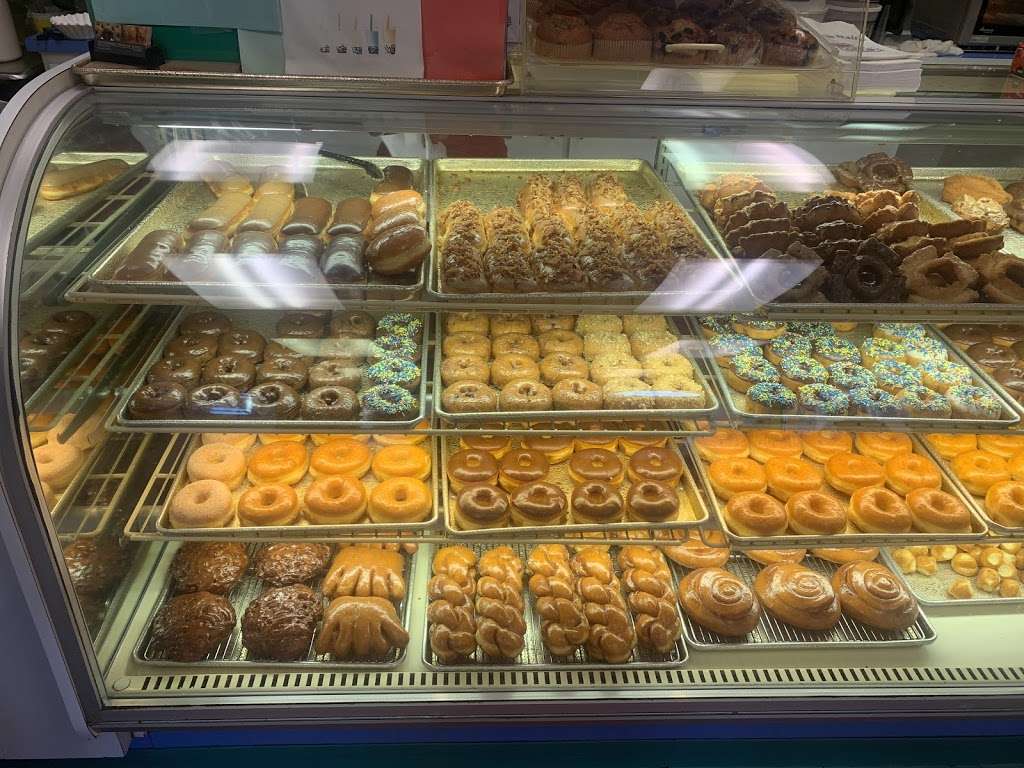 Alhambra Donut & Deli | 4025 Alhambra Ave, Martinez, CA 94553, USA | Phone: (925) 370-8221