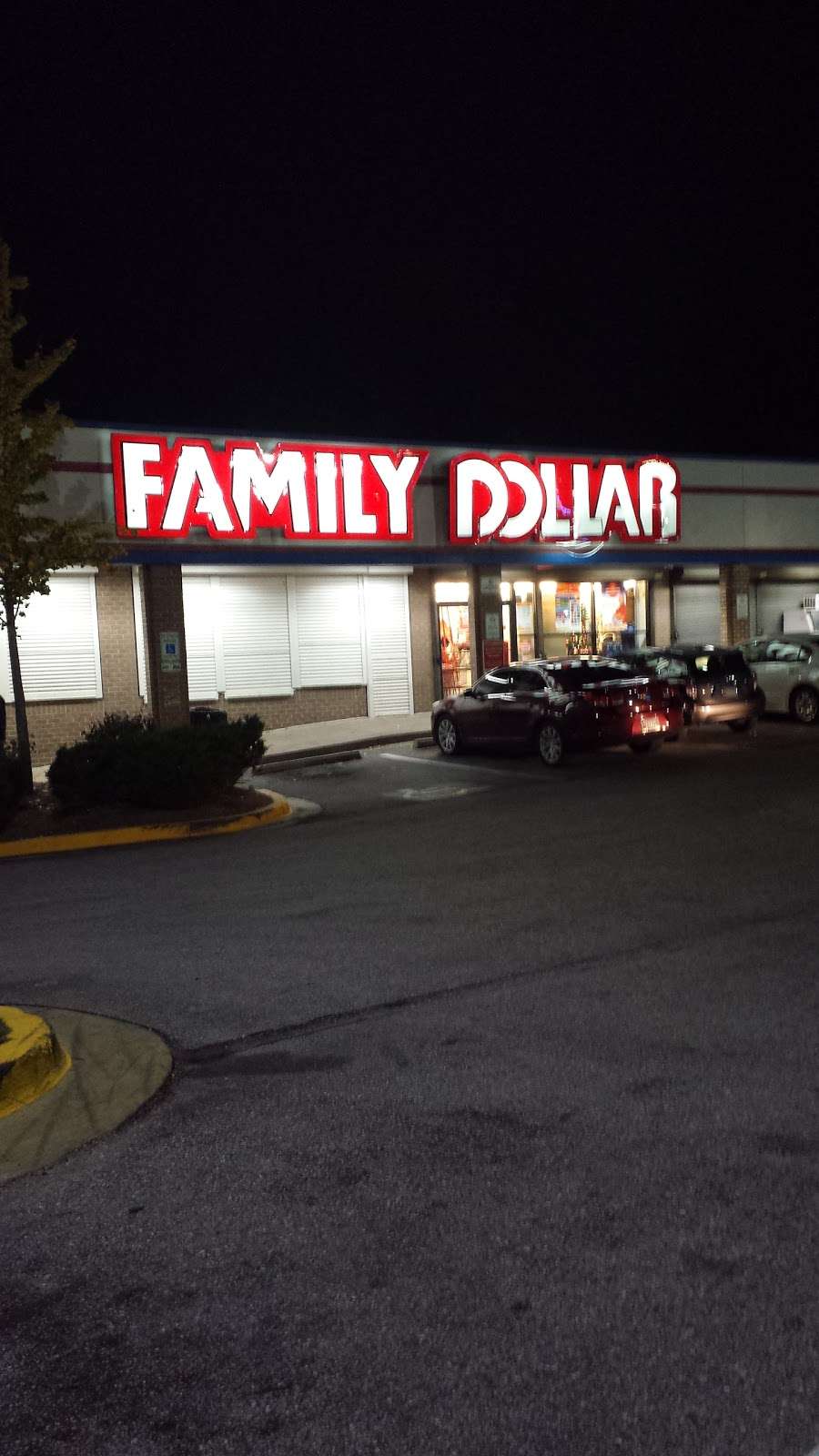 Family Dollar | 1484 Addison Rd S, Capitol Heights, MD 20743, USA | Phone: (301) 324-5209