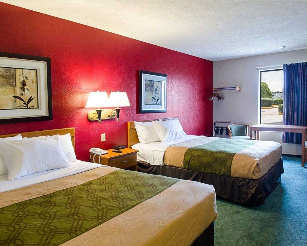 Econo Lodge Olathe - Kansas City | 209 E Flaming Rd, Olathe, KS 66061 | Phone: (913) 829-1312