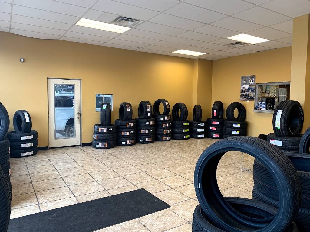 All Discount Tires | 3428 E Berry St, Fort Worth, TX 76105, USA | Phone: (817) 534-5400