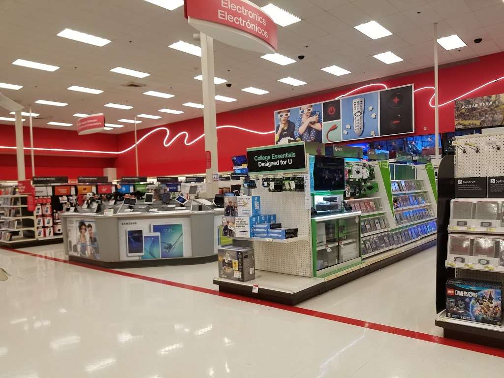 Target | 300 S Randall Rd, Elgin, IL 60123, USA | Phone: (847) 695-1992