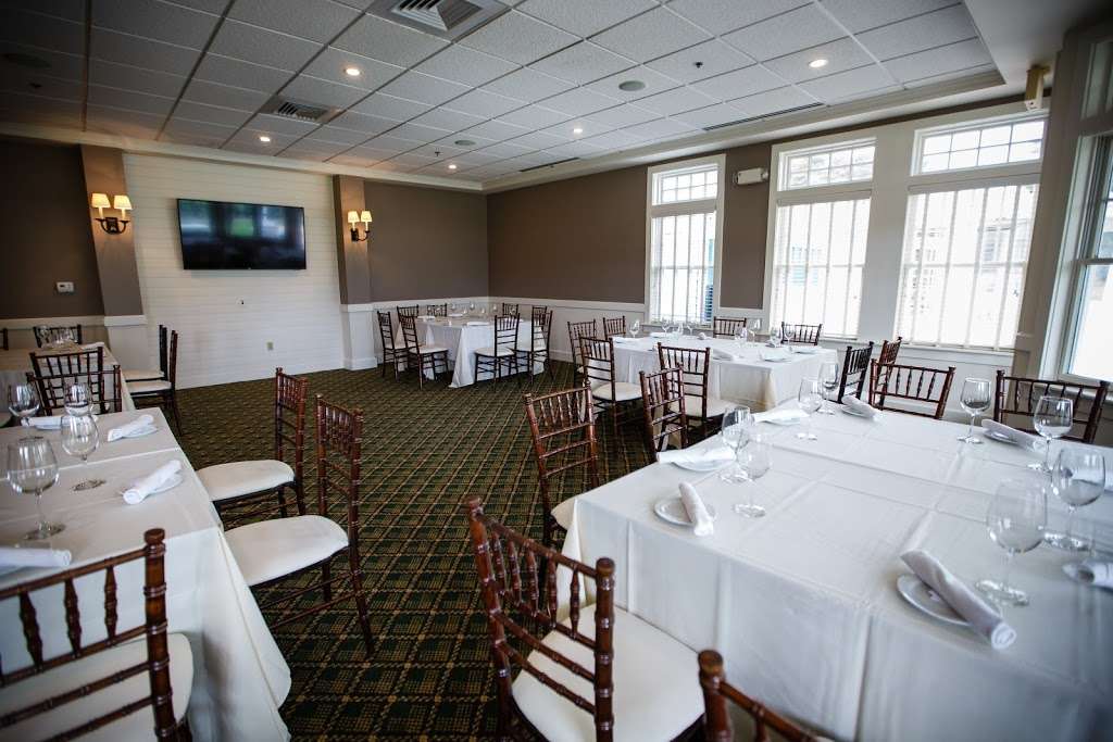 East Bay Grille at Pinehills Golf Club | 54 Clubhouse Dr, Plymouth, MA 02360, USA | Phone: (508) 209-3000