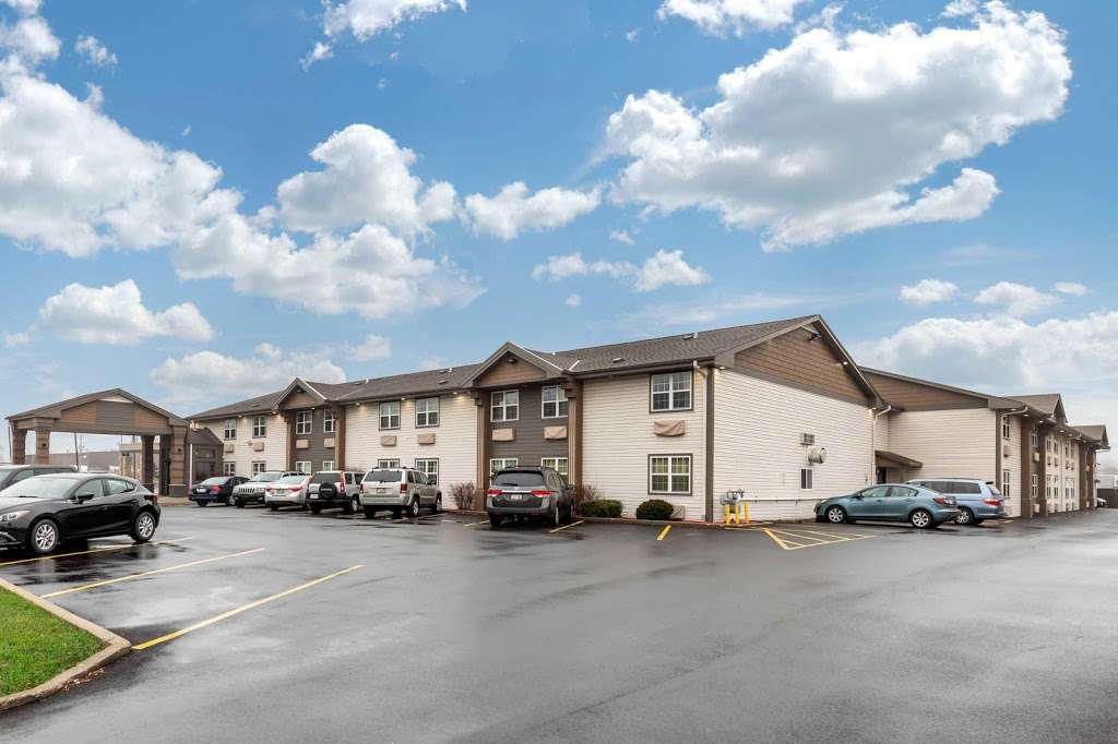 Econo Lodge Milwaukee Airport | 6541 South 13th Street, Milwaukee, WI 53221 | Phone: (414) 764-2510