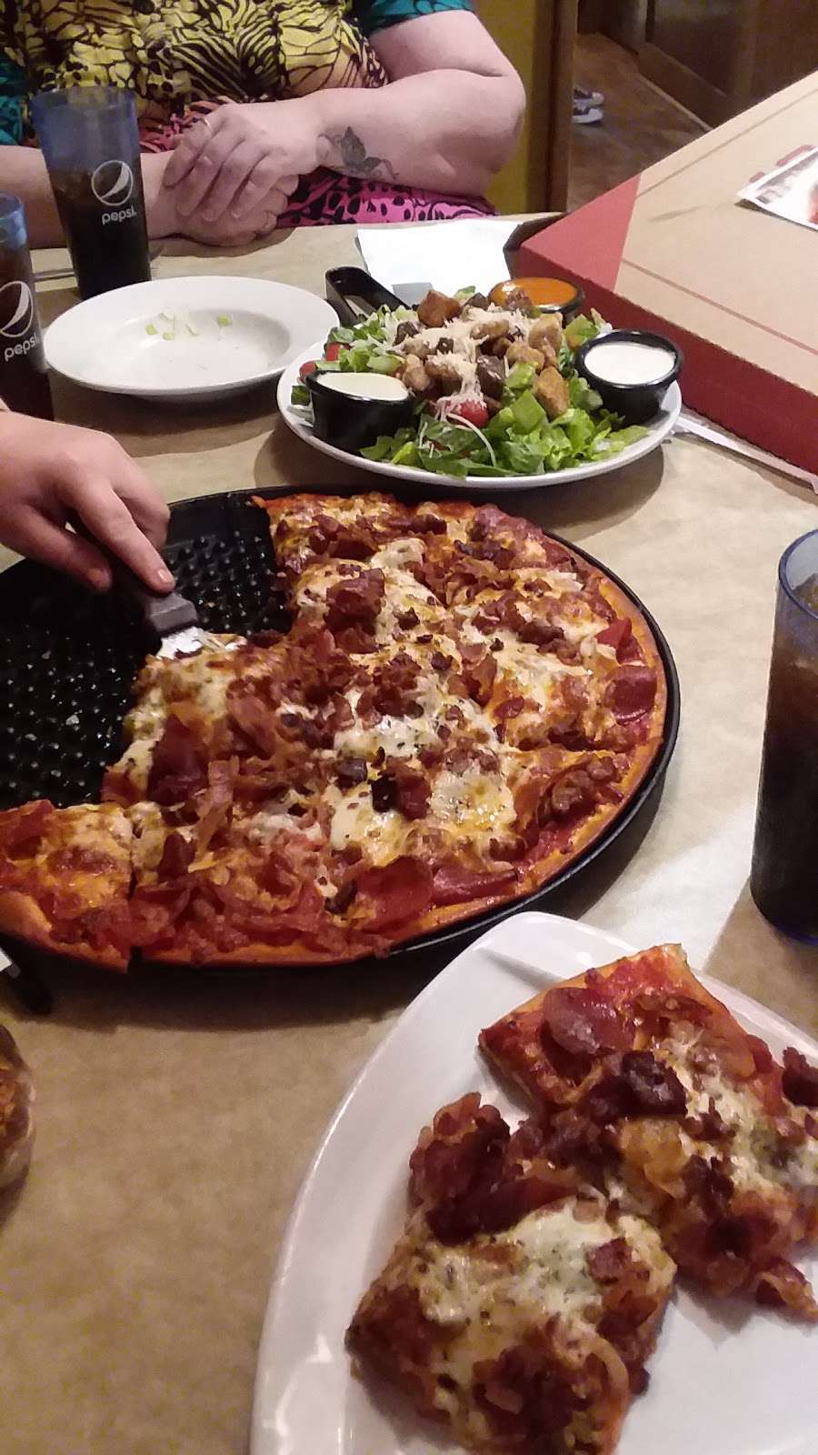 Rosatis Pizza | 1946 Gateway Center Dr, Belvidere, IL 61008, USA | Phone: (815) 544-3121