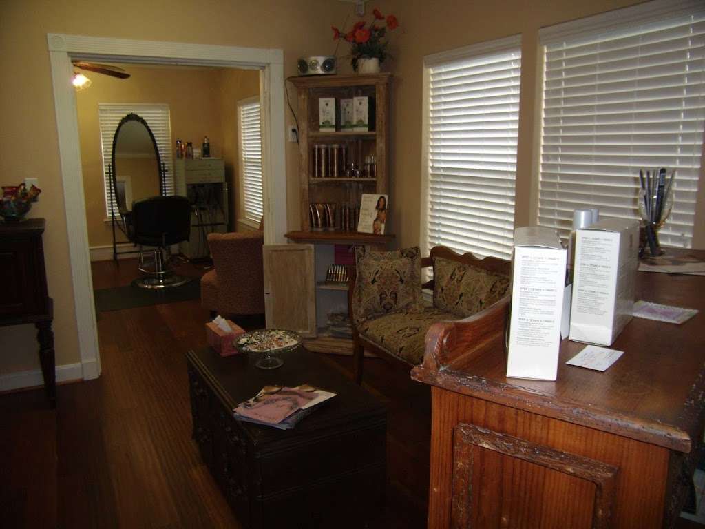 The Salon At Park Avenue Station | 806 Hwy 3 South, League City, TX 77573, USA | Phone: (281) 332-9999