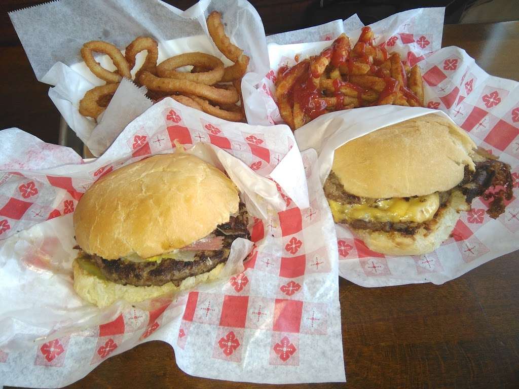 Burnet Burger Plus | 150 US-22, Dunellen, NJ 08812, USA | Phone: (732) 529-6904