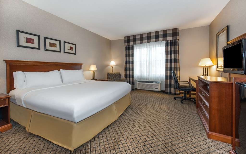 Holiday Inn Express & Suites Hampton South-Seabrook | 11 Rocks Rd, Seabrook, NH 03874, USA | Phone: (603) 474-1150