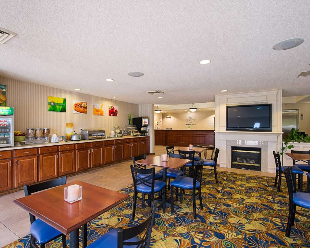 Quality Inn Spring Mills - Martinsburg North | 1220 T J Jackson Dr, Falling Waters, WV 25419, USA | Phone: (681) 353-2115