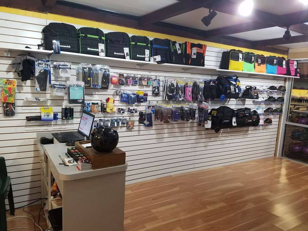 BowlersMart Merritt Island Pro Shop Inside Shore Lanes | 600 N Courtenay Pkwy, Merritt Island, FL 32953, USA | Phone: (321) 452-8880