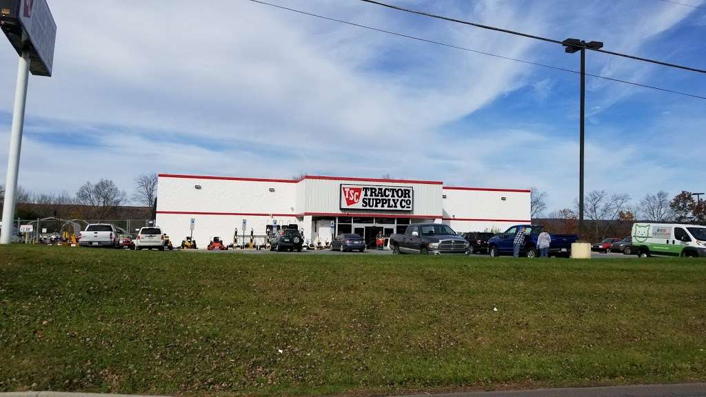 Tractor Supply Co. | 486 Blakeslee Blvd Dr W, Lehighton, PA 18235 | Phone: (570) 386-3584