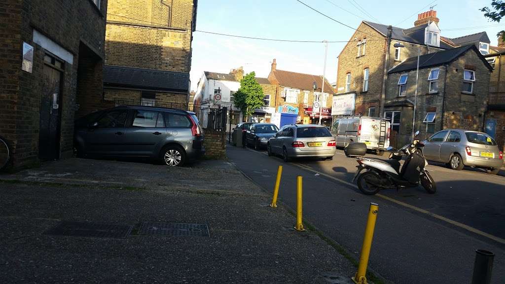 Greenleaf Primary School | 80 Greenleaf Rd, Walthamstow, London E17 6QW, UK | Phone: 020 8520 7963