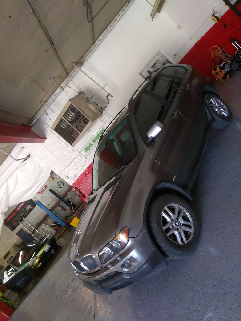 Grand Illusionz Window Tinting | 111 W Benton St, Aurora, IL 60506 | Phone: (630) 400-2439