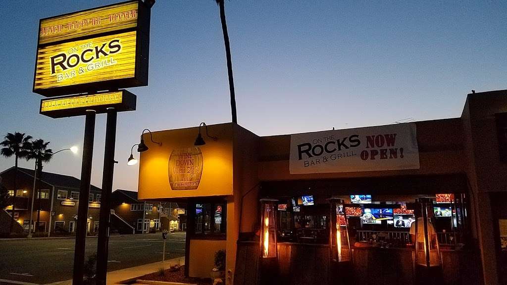 On the Rocks Bar And Grill | 2332 West Coast Hwy, Newport Beach, CA 92663, USA | Phone: (949) 673-8444