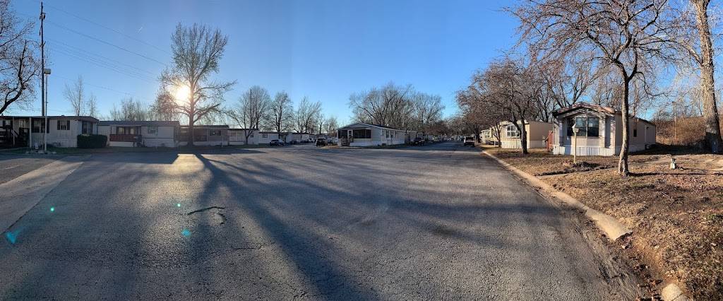 Royal Estates Mobile Home Park | 90 Royal Dr, Kansas City, KS 66111, USA | Phone: (913) 303-7784