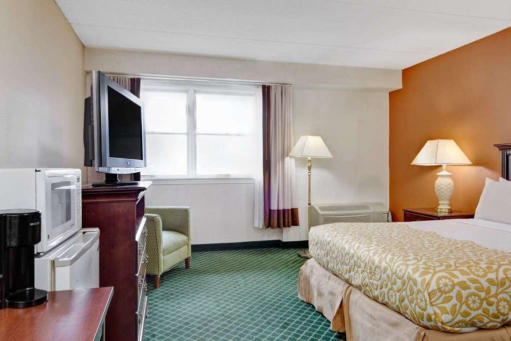 Days Hotel & Conference Center by Wyndham Methuen MA | 159 Pelham St, Methuen, MA 01844, USA | Phone: (978) 291-6522