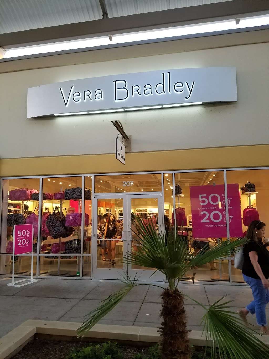 Vera Bradley Factory Outlet | 29300 Hempstead Rd Suite 207, Cypress, TX 77433, USA | Phone: (281) 758-1902